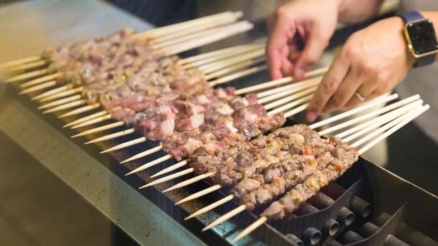 新加坡首家新疆羊肉串店！连新疆人都为它打call！