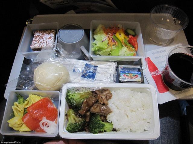 经济舱也有美食，各国航空经济舱飞机餐公开了