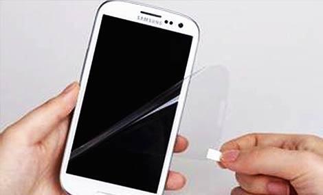 买这样的手机贴膜，你将亲手毁掉自己的眼睛！医生推荐这种膜