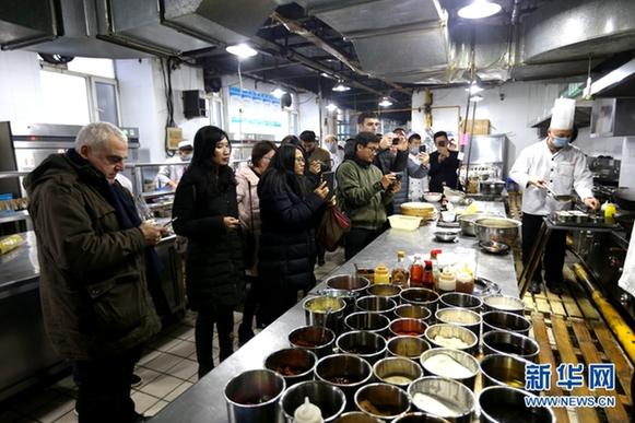 “一面之缘——‘探寻兰州牛肉面之旅’”海外媒体记者走进兰州找到想念的味道