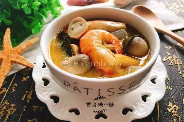 一道往返泰国的冬阴功汤，口感嫩滑，鲜到舌头都要掉啦！