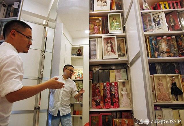 新加坡人花费300万元，收藏近万个娃娃，为她们买房办纸巾时装秀