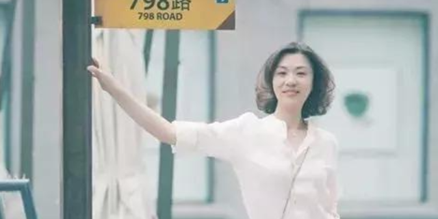 人手一件白衬衫，为啥别人穿得更好看？会搭最重要！