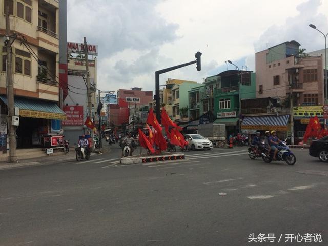 我在越南胡志明市打工的生活，当地号称小上海，满大街都是摩托车