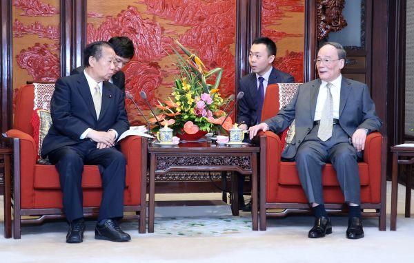 日媒称中日敲定安倍十月访华 中方就中日关系送日方“四句话”