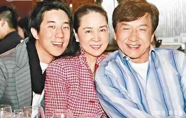 成龙英文版自传自曝“家暴儿子”、“早年招妓”等黑历史