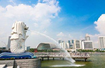 新加坡的代表性建筑鱼尾狮像，是很多游客必到之处
