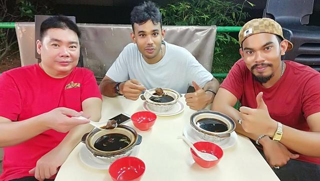 新加坡牛肉羊肉烹调清真肉骨茶，想尝尝吗？