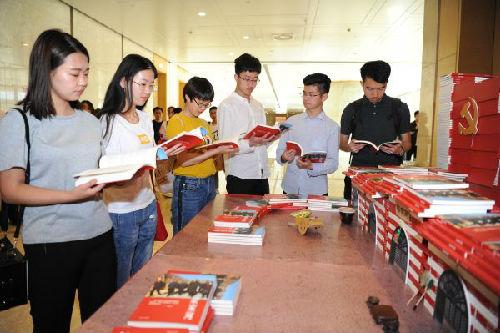 外媒关注中国推出大型广播纪实文学《梁家河》