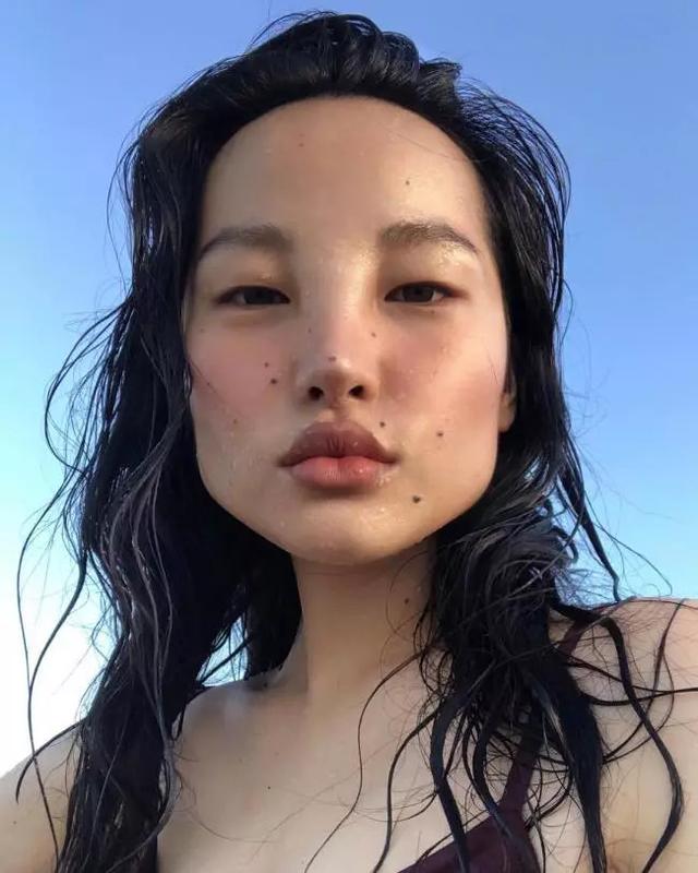 真的丑出天际了，好想把你脸上的痣抠掉！