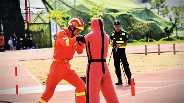海南消防刘振斩获东盟消防运动会400米疏散物资救人操冠军