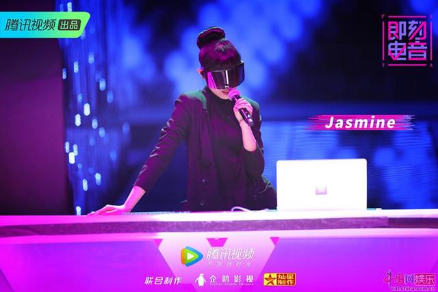 Jasmine：用面具挡住容貌 用音乐代表自己