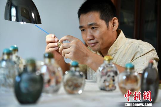 河北“精微内画”第一人：磨砺二十年 一生只做一件事