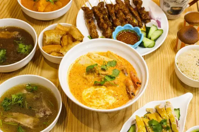 新加坡人气小食馆来了！靠着一碗肉骨茶，吸引了90%的回头客！