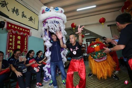 新加坡约500名学生在唐人街穿街走巷 认识多元文化