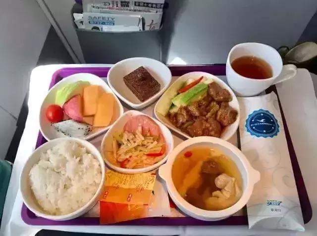 多家航空取消免费机餐，这几家却有牛排吃