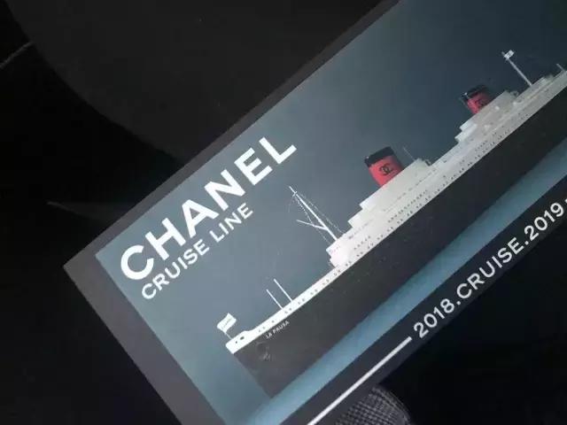 CHANEL 2019 早春系列发布，老佛爷在巴黎大皇宫造了一艘邮轮！