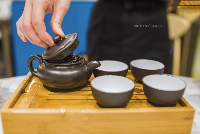 三伏天这碗汤，赶走全年湿气！风靡世界的新加坡肉骨茶来上海啦！