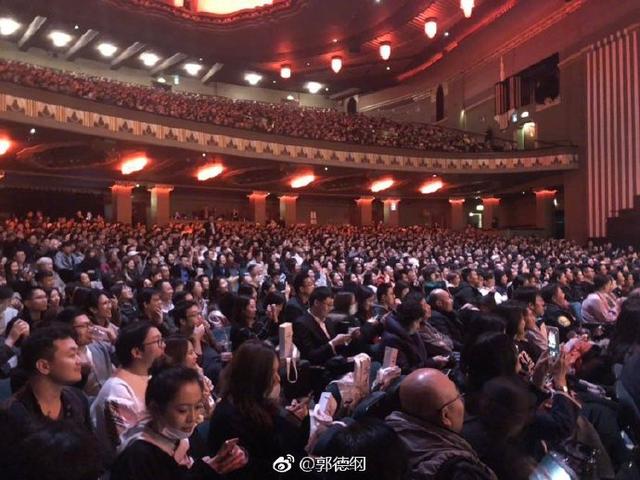 中国相声上百年来第一次英国商演，累花了眼睛没找到一个空位