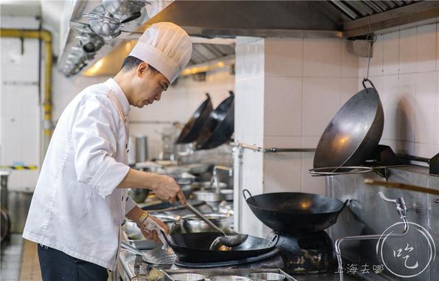 年夜饭一桌难求！这家百年老店不预订也能吃上了！