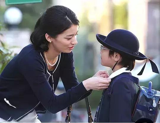 同样是鼓励生育，日本让孩子免费上幼儿园，妈妈们看完坐不住了