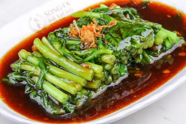 新加坡米其林指南推荐餐厅来了！北京第一家，专卖肉骨茶！