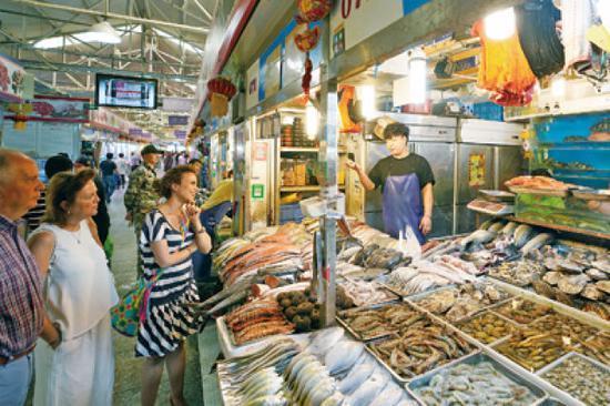 这家“网红菜市场”为啥被称为“生鲜联合国”？