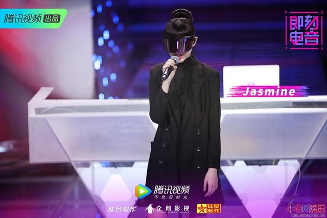 Jasmine：用面具挡住容貌 用音乐代表自己