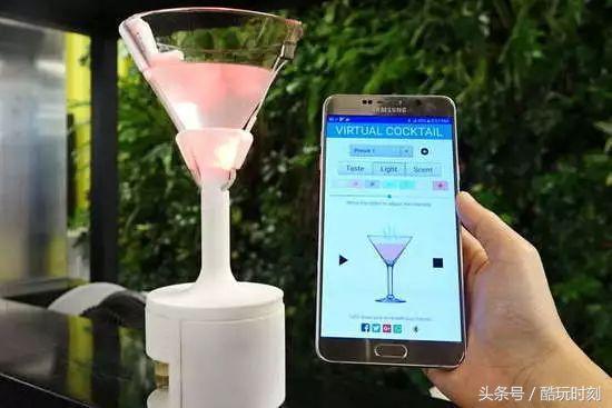 国外发明神奇杯子，白水能变鸡尾酒味