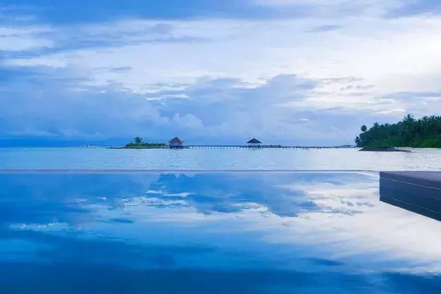 「马尔代夫·COMO」湛蓝海水与纯白空间，第一眼就被震撼