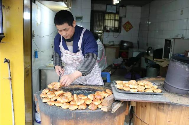 用了二十年，焦山新村这对夫妻做出了建德人“顶喜欢吃”的烧饼！