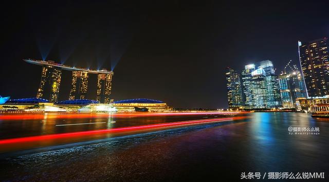 点亮参天花树.炫幻夜色新加坡