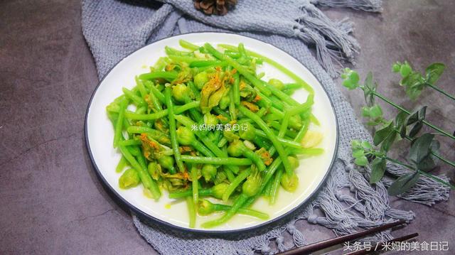 遇上这菜，再贵也要买，香脆爽口，多给孩子吃长智力，还清热润肺