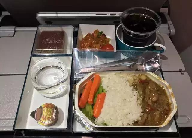 多家航空取消免费机餐，这几家却有牛排吃