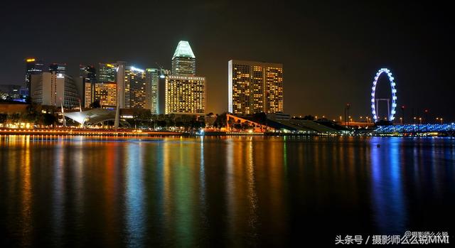 点亮参天花树.炫幻夜色新加坡