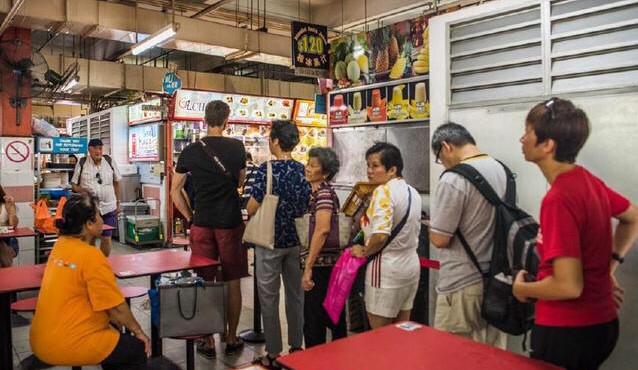 为何很多新加坡人月薪四千，中午却只吃两块钱的油鸡饭？
