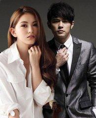 周杰伦和昆凌两人在新加坡F1赛车现场大秀恩爱