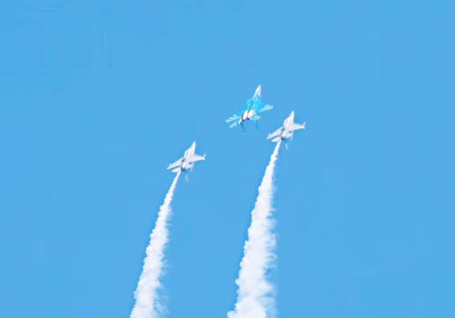 新加坡空军50周年特别飞行表演