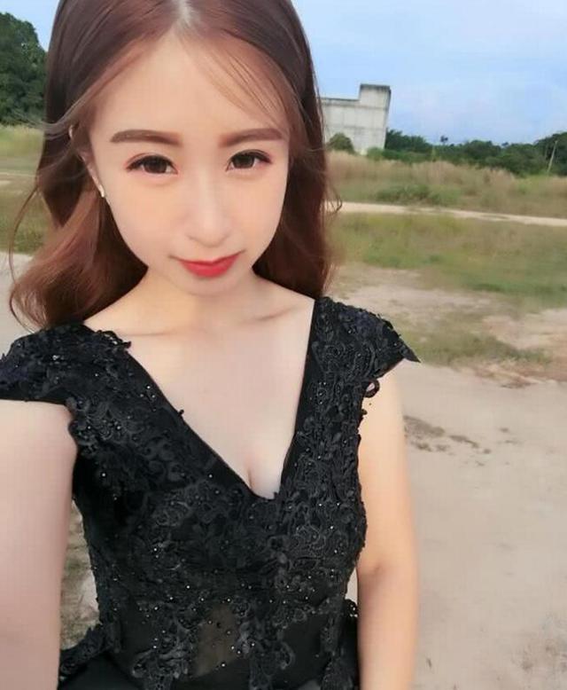 23岁妈妈因生四胞胎留下难看妊娠纹，却被喷“生太多”