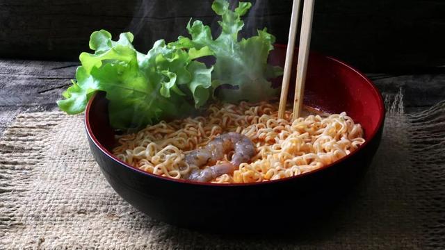 “方便面”千万别说成convenient noodle！