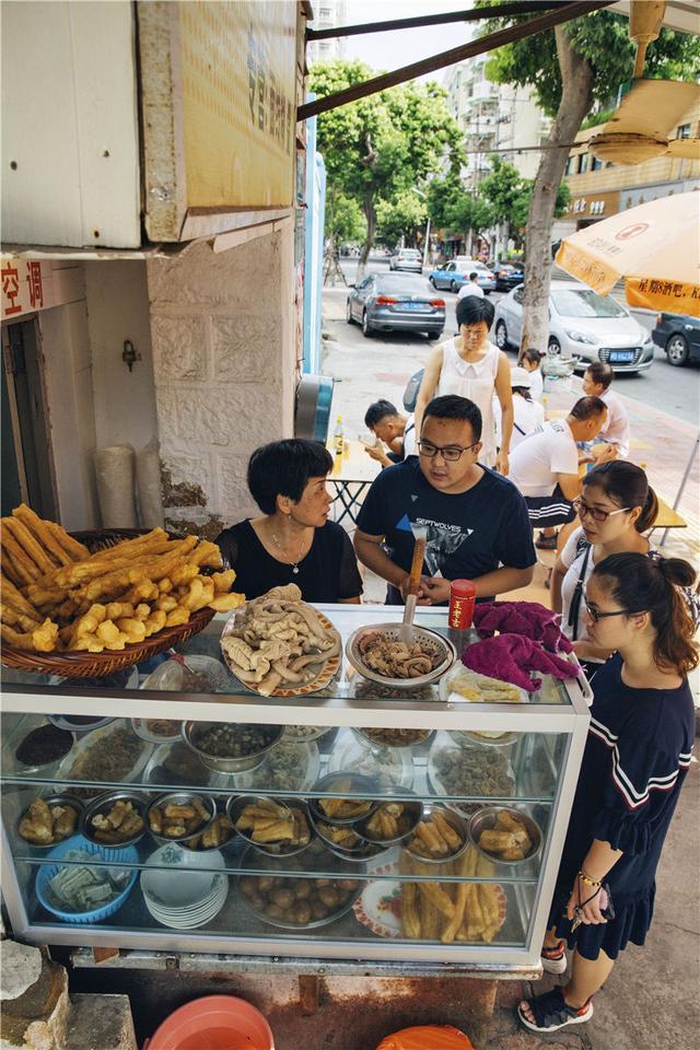 厦门的这些街巷小店，奉行“不鲜不食”“不时不食”，充满着食物的本真气息