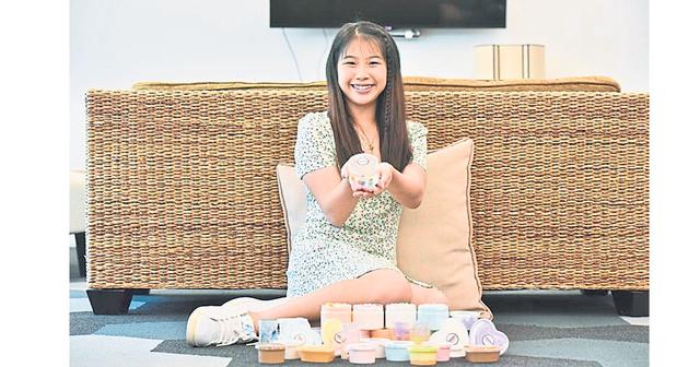 简单材料自制 少女卖粘液月入2万