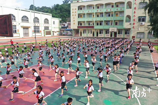 百年周家拳进校园，蓬江棠下沙富小学把周家拳编进教材