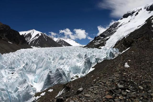 珠峰春季登山季已过半，那些去的登山家们现在都怎么样了？