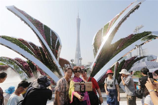 2019广州国际花卉艺术展开幕，百余件花艺作品绽放海心沙