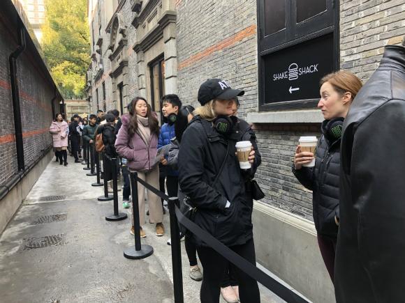 Shake Shack上海首店开业需排队3小时，听听它的CEO怎么说？
