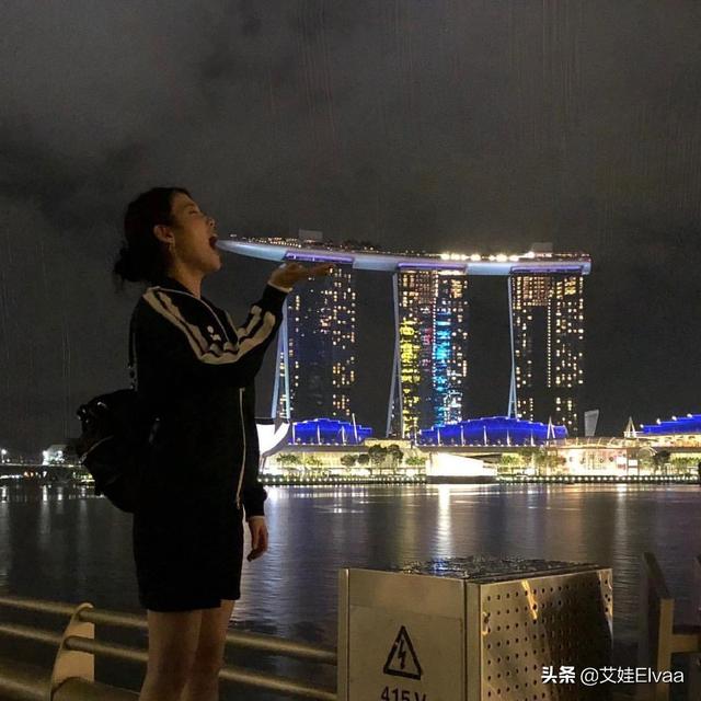 被李知恩这个小女孩迷倒了，减龄旅行装美成小仙女，这状态开挂了