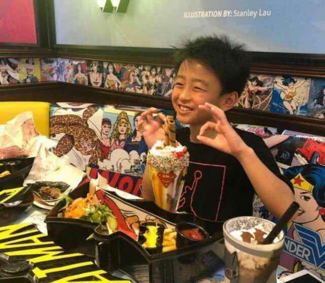 张柏芝带两儿子游新加坡，两儿子情商高，可以保护妈妈了