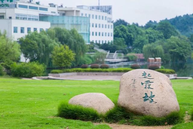 南航龙虾节，南大10豪华套餐......南京高校食堂哪家强？