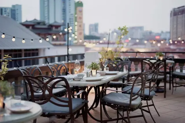 新加坡景色绝美的10间屋顶餐厅，人均30新币以下！